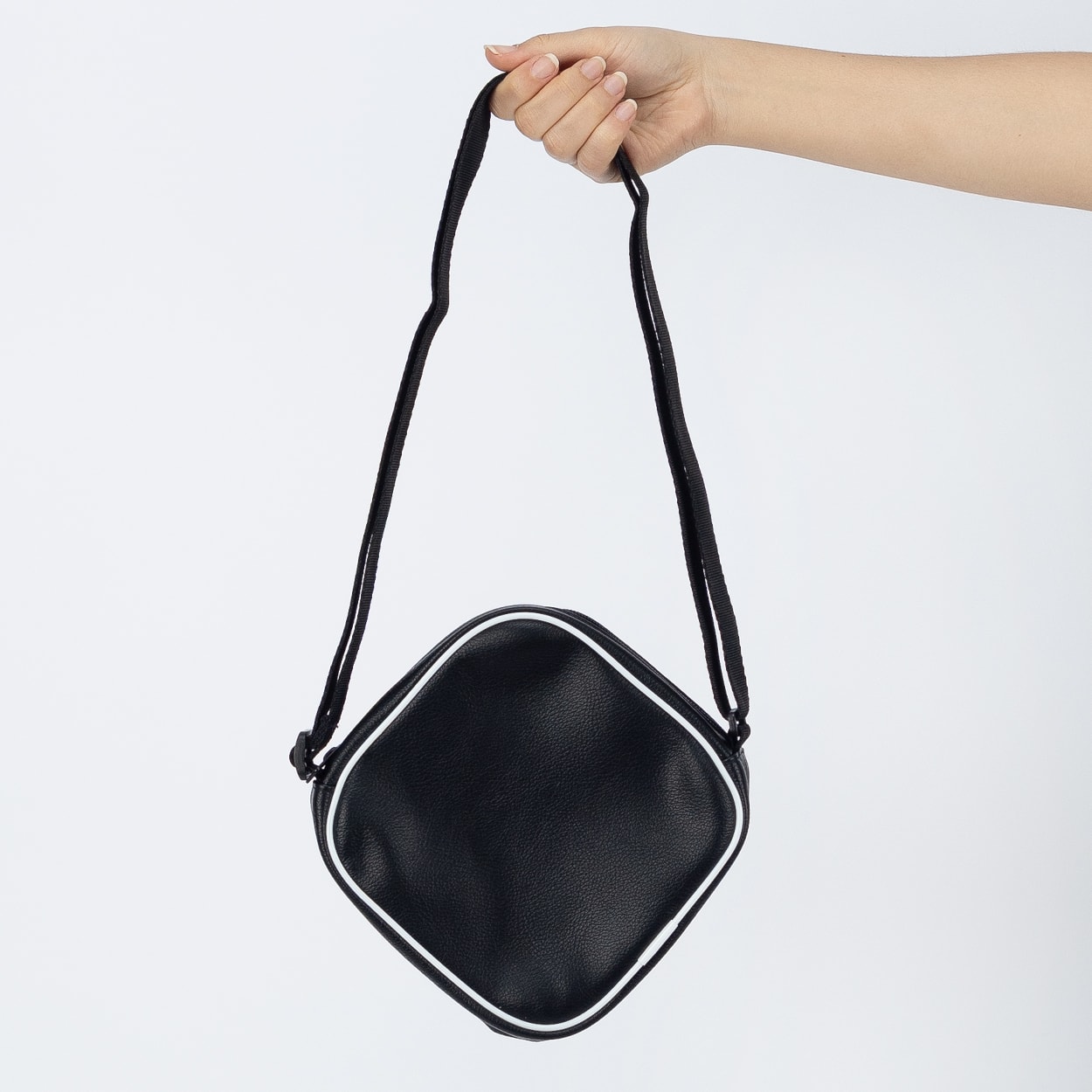Bolsa adidas AC D Bag Black JD5550