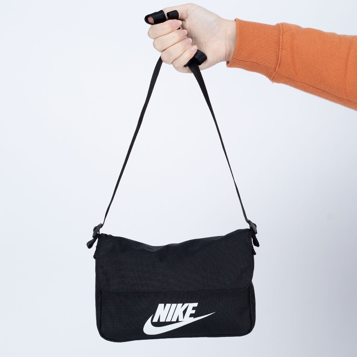 white nike cross body bolsa