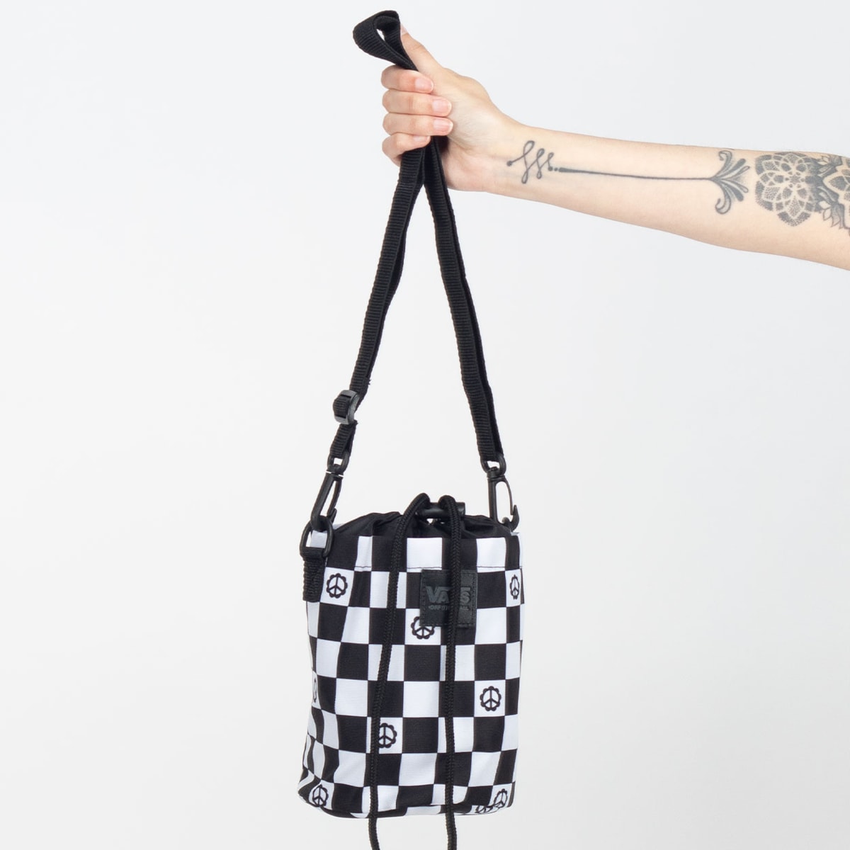 Bolsa Vans Hydro Crossbody Black White VN0A5LHQY28 Vans