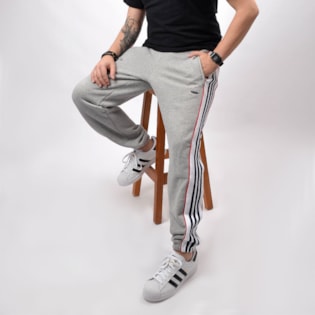Calça Adidas Masculina 3 Stripe Panel Medium Grey Heather ED6258 Calça Adidas Masculina 3 Stripe Panel Medium Grey Heather ED6258
