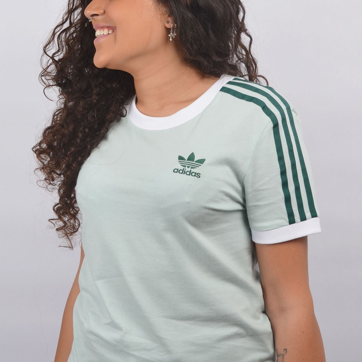 camiseta adidas feminina verde