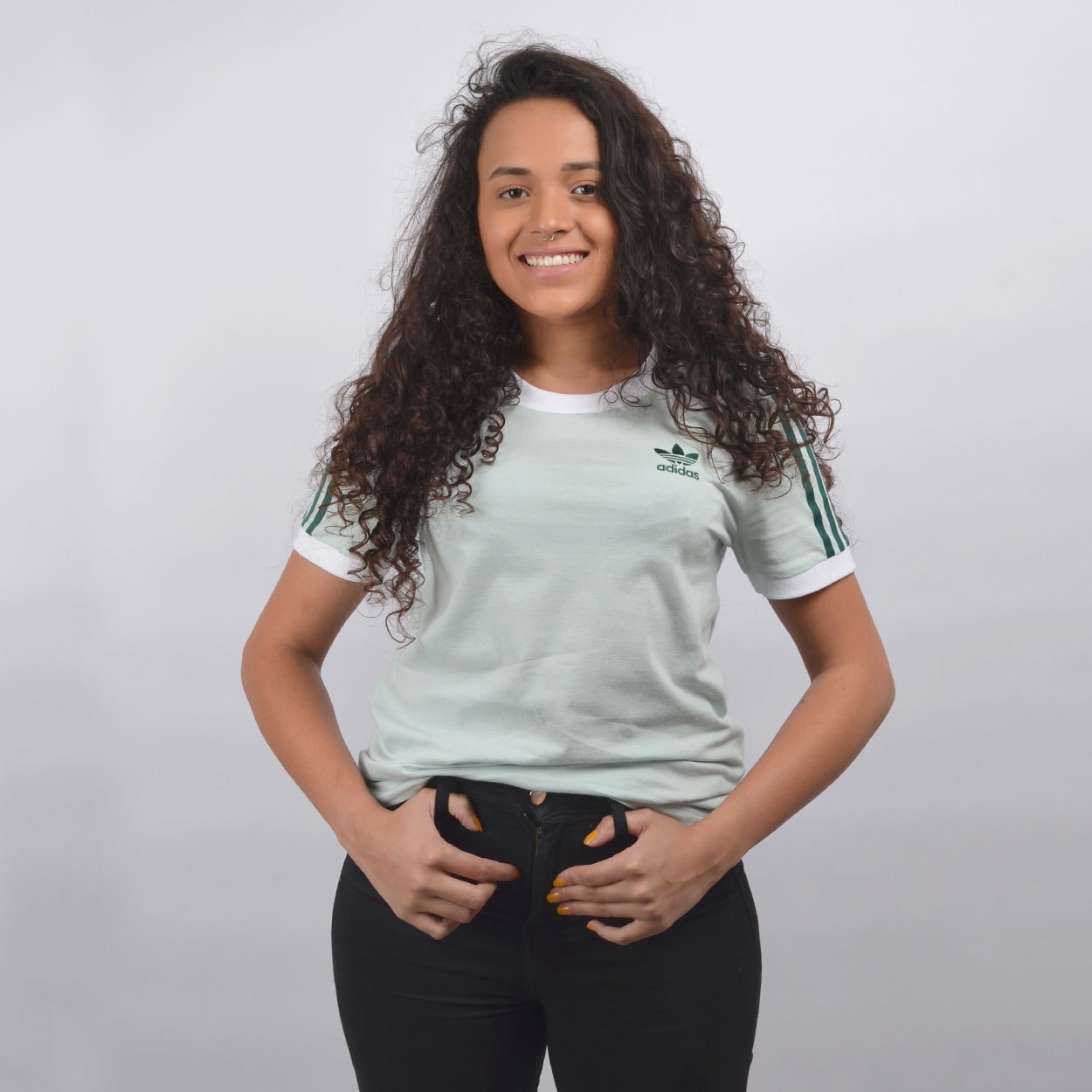 camiseta adidas feminina azul