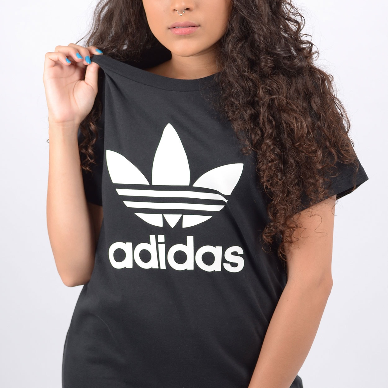 camiseta adidas oversized feminina