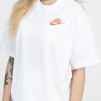 Camiseta Nike Tee Boxy Berry White DR9016-100