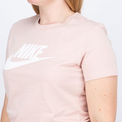 Camiseta Nike Tee Essential Icon Futura Rosa BV6169-601