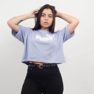 Camiseta Puma Cropped ESS Logo Tee Lavanda 85259424 Camiseta Puma Cropped ESS Logo Tee Lavanda 85259424