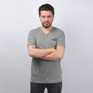Camiseta Puma Masculina Essentials+ V Neck Tee Cinza 85242103 Camiseta Puma Masculina Essentials+ V Neck Tee Cinza 85242103
