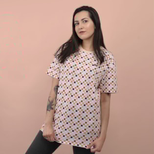 Camiseta Vans Feminina Manga Curta Breast Cancer Oversized Tee Creme De Peche VN0A4MCBZTT Camiseta Vans Feminina Manga Curta Breast Cancer Oversized Tee Creme De Peche VN0A4MCBZTT