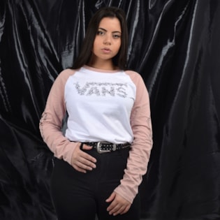 Camiseta Vans Feminina The Nightmare Before Christimas Raglan Meant To Be Nightmare VN0A4CU9ZTC Camiseta Vans Feminina The Nightmare Before Christimas Raglan Meant To Be Nightmare VN0A4CU9ZTC