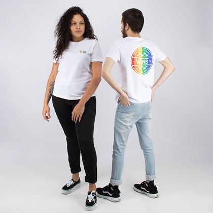 Camiseta Vans Pride Collection Prism Crew II White VN0A5EUQWHT