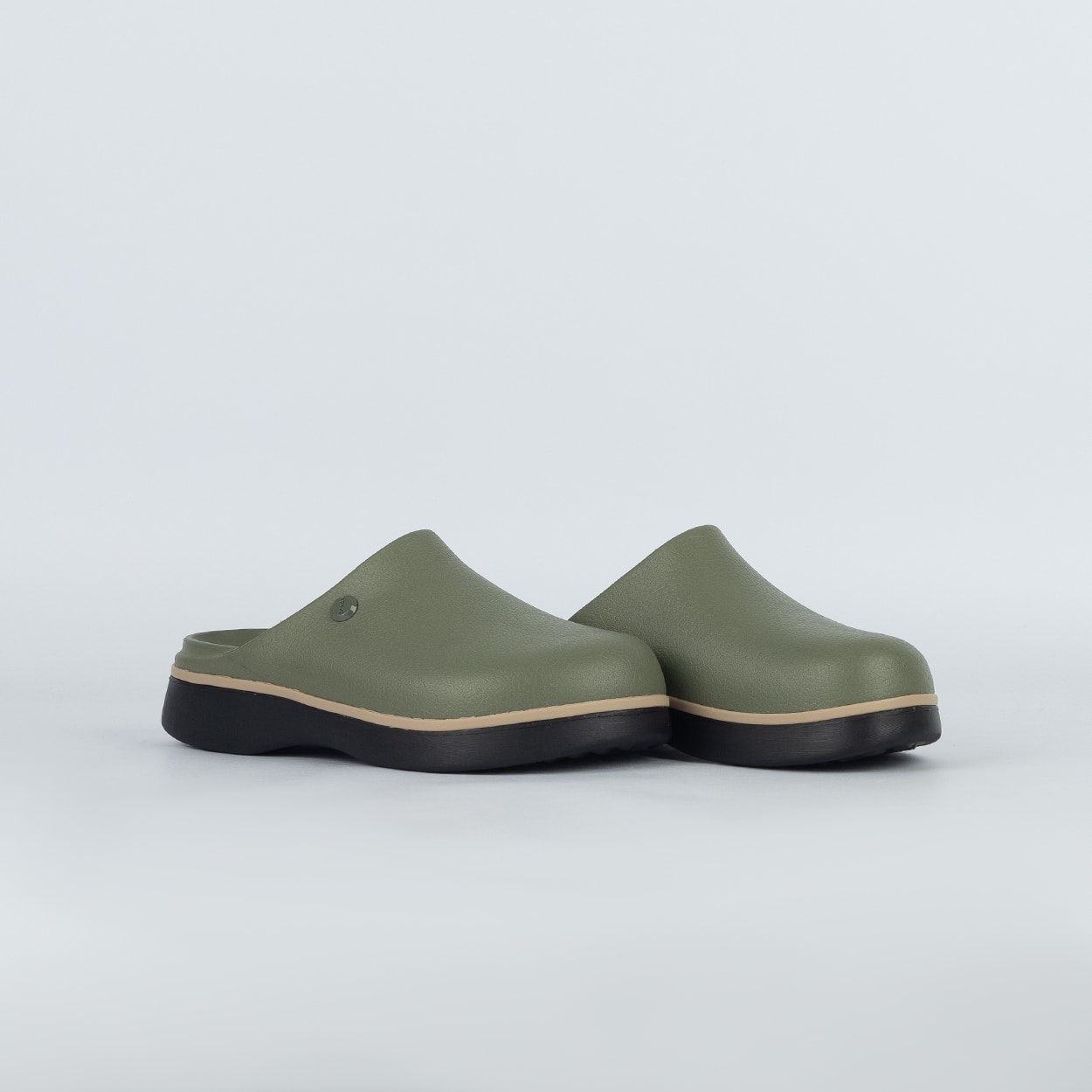 Crocs Dylan Notched Clog - A Estética do Mule Contemporâneo