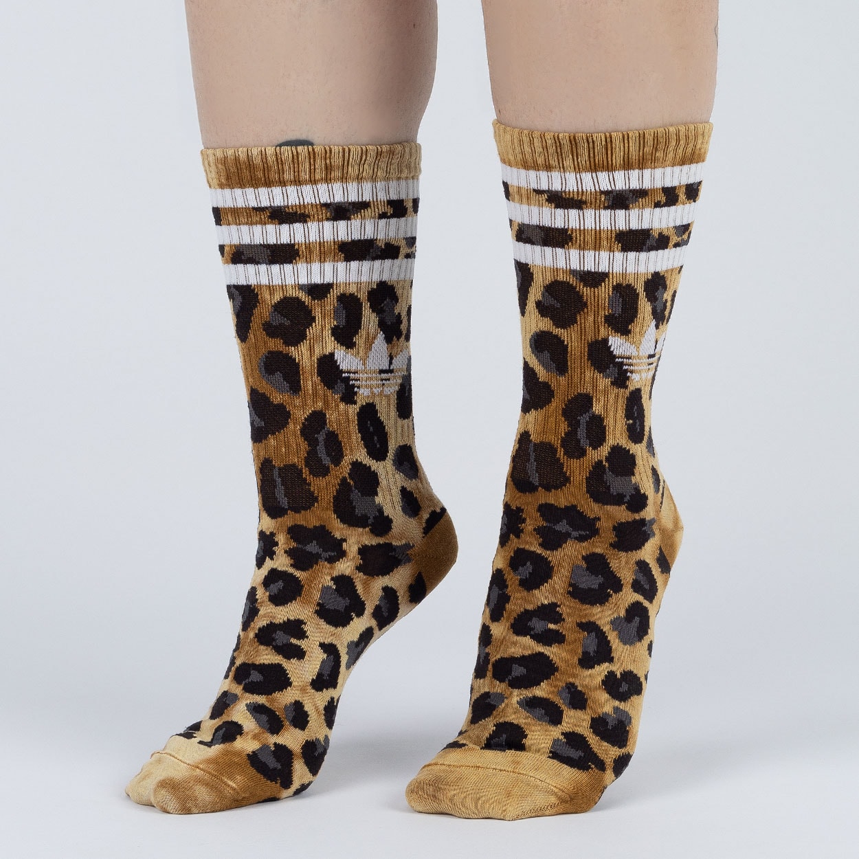 *ゆみ* Meia adidas Leo Crew Bronze Strata Black JV7855