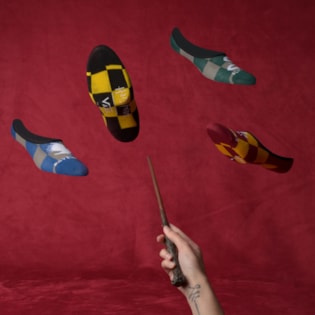 Meia Vans Masculina Harry Potter Hogwarts Canoodle Kit 4 Pares Multi VN0A48H9UXF Meia Vans Masculina Harry Potter Hogwarts Canoodle Kit 4 Pares Multi VN0A48H9UXF