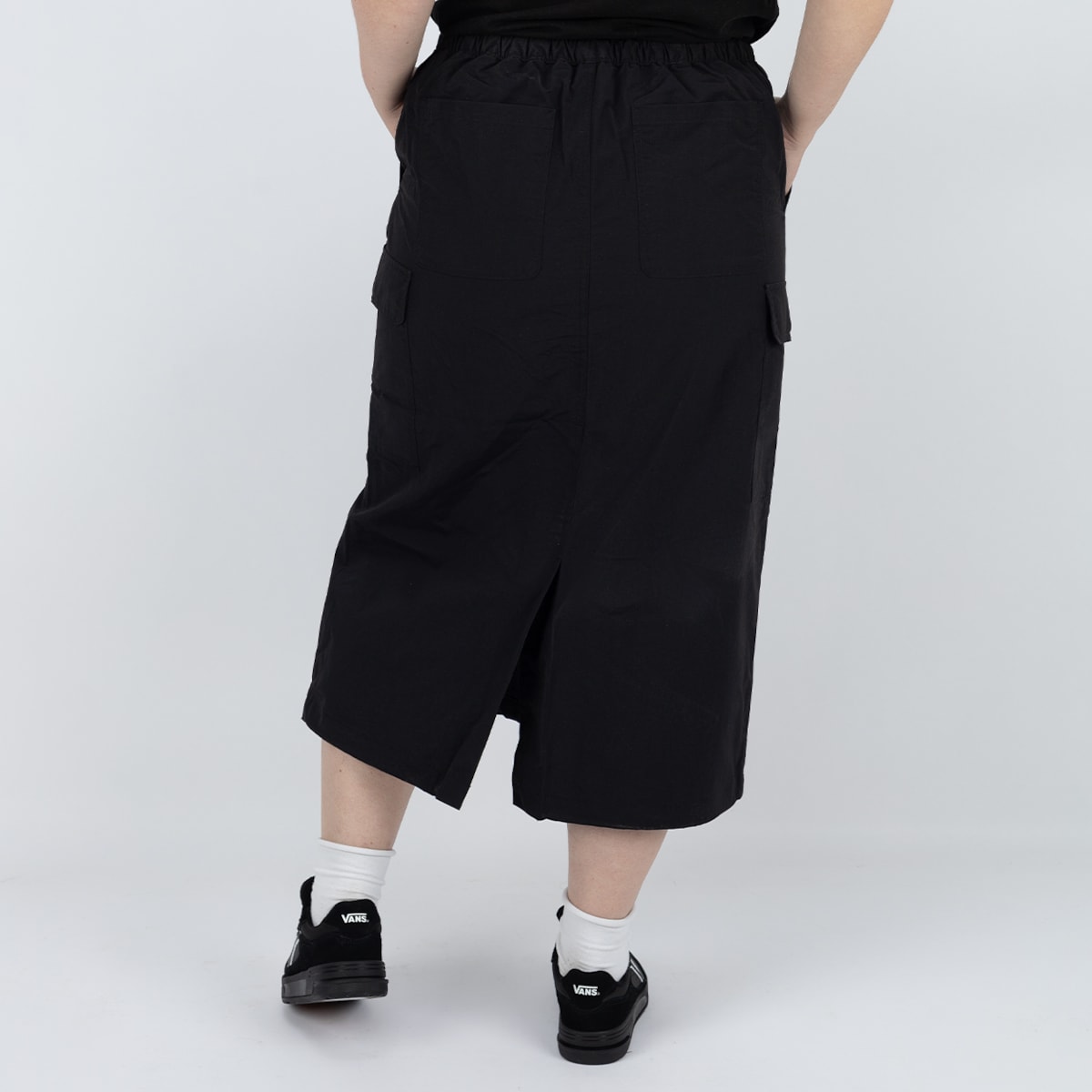 Saia Vans Riley Parachute Cargo Skirt Black VN000HQBBLK