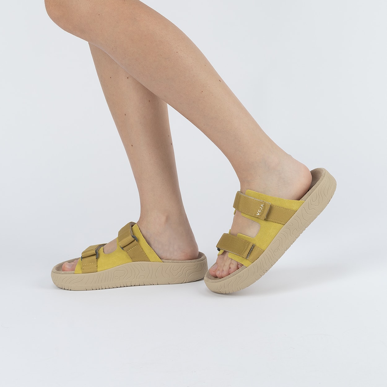 Sandália Veja Arpoador Suede Soft Liquor Ocre AP3221032