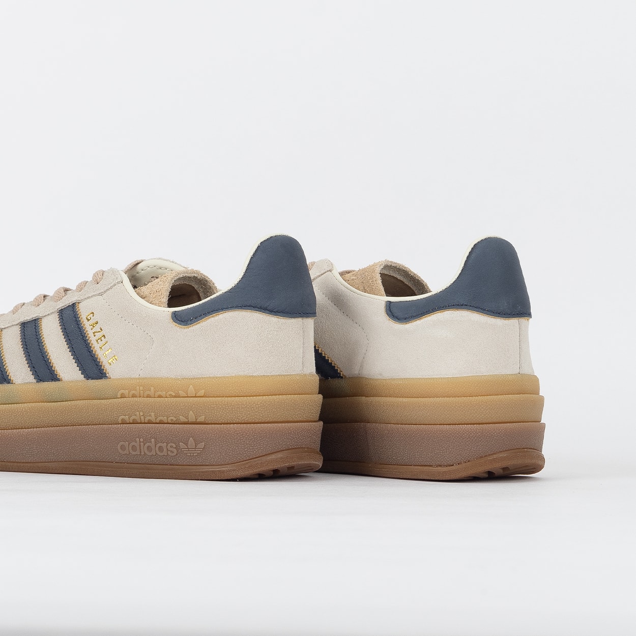 Tênis adidas Gazelle Bold Cream White Night Indigo JQ5126