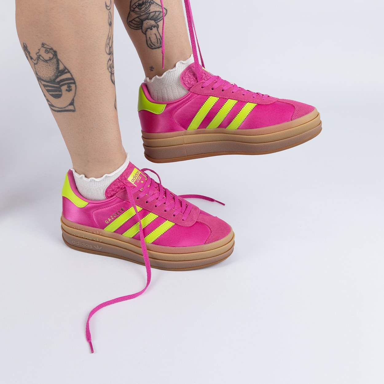 Tênis adidas Gazelle Bold Semi Lucid Fuchsia Solar Slime JI2705