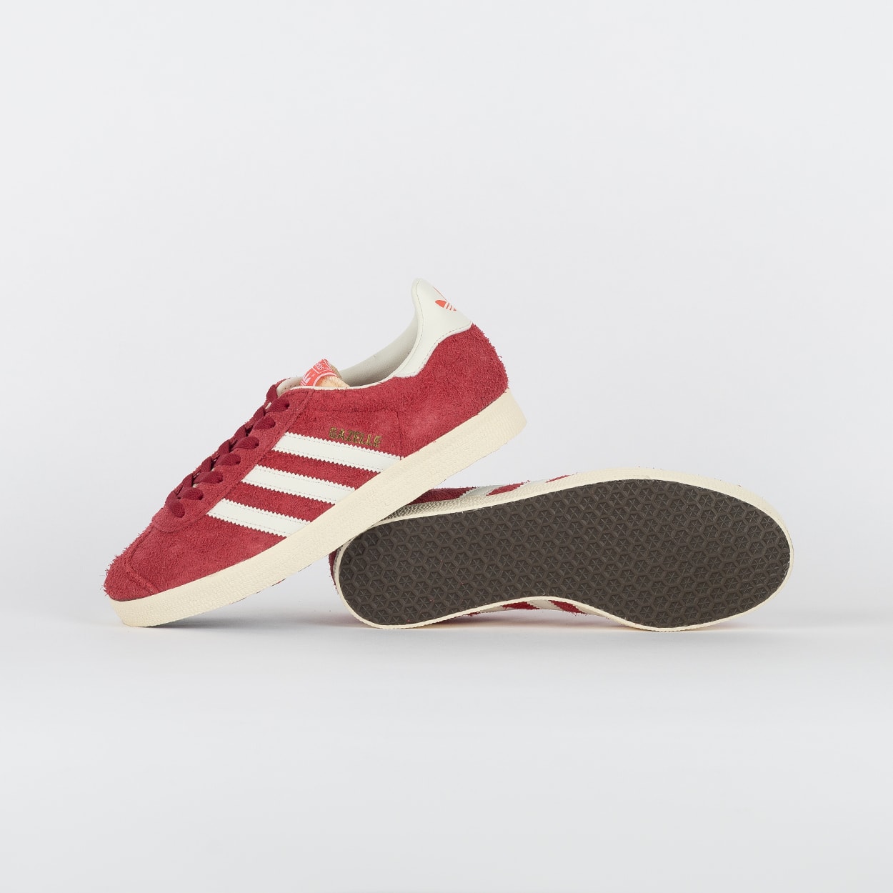 Tênis adidas Gazelle Team Victory Red Off White IF9652