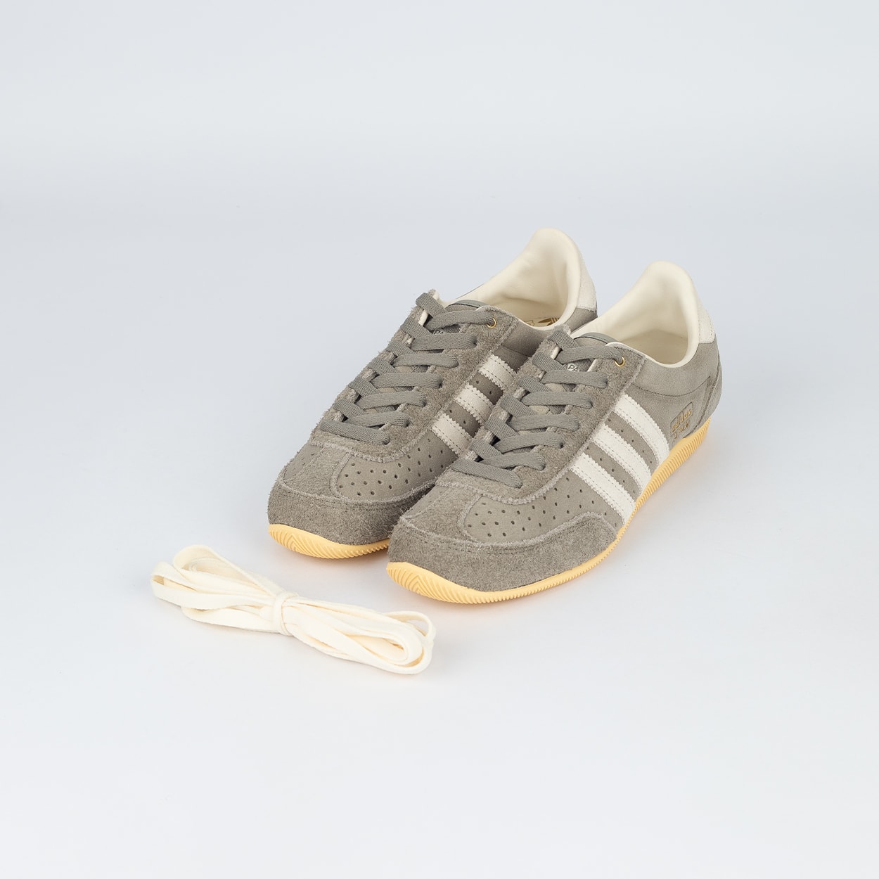 Tênis adidas Japan Clay Cream White Gold Metallic KJ6154