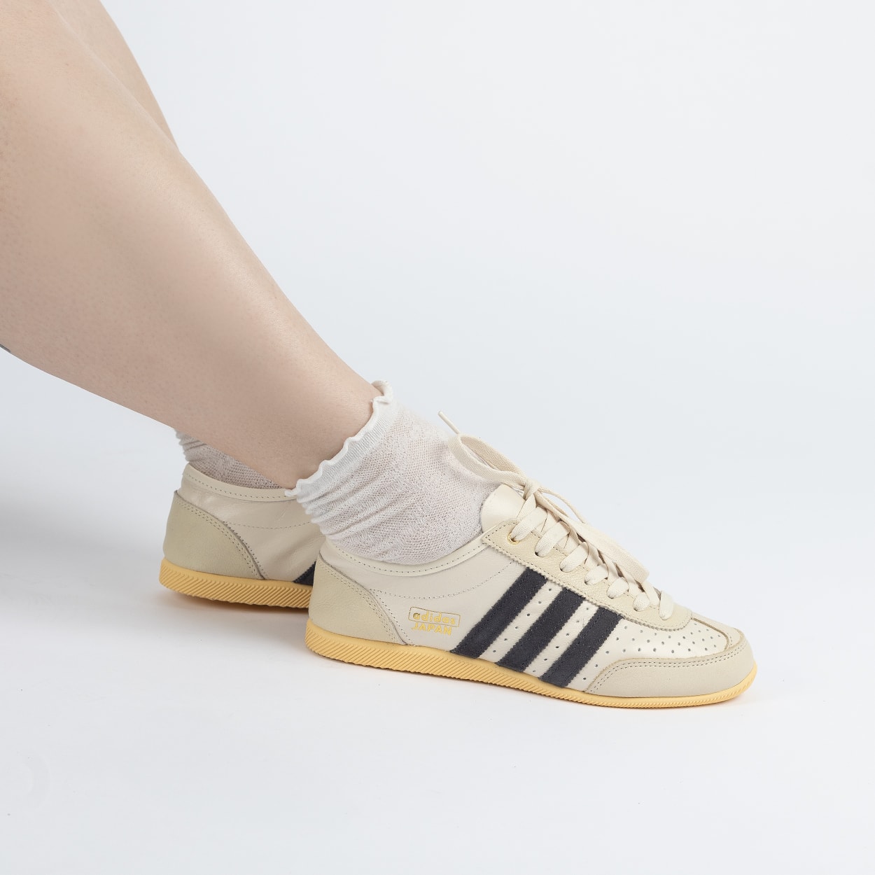 Tênis adidas Japan Decon W Cream White Utility Black Orange Tint