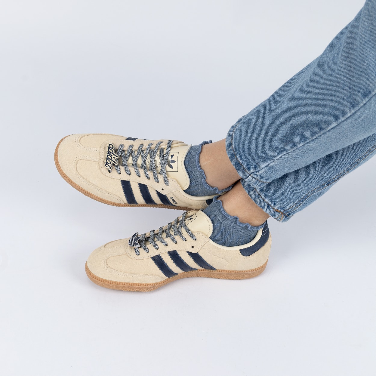Tênis adidas Samba OG Warm Vanilla Night Indigo JS3525