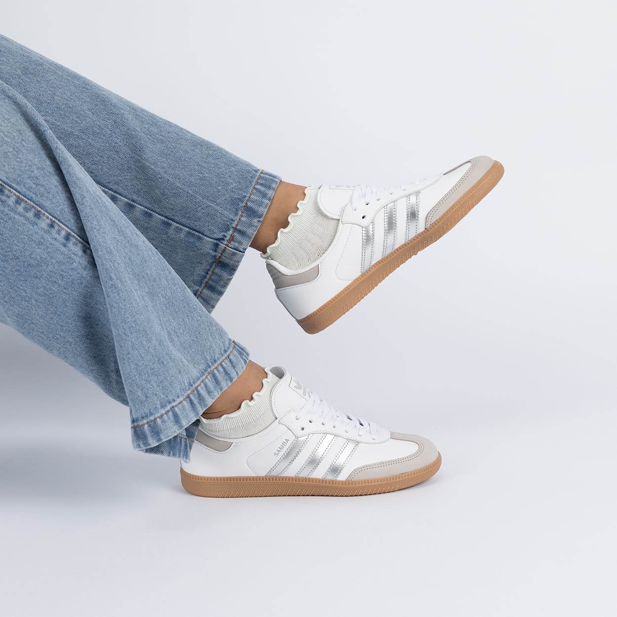 Tênis adidas Samba OG White Silver Metallic JI2725