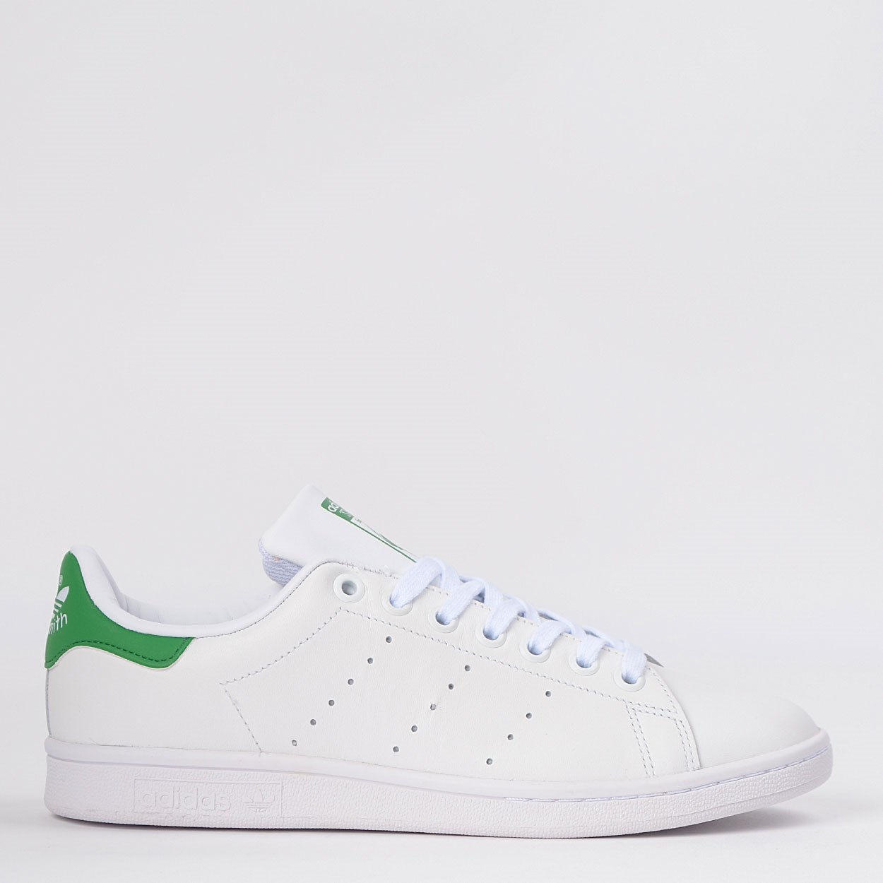 tenis adidas branco com detalhe verde