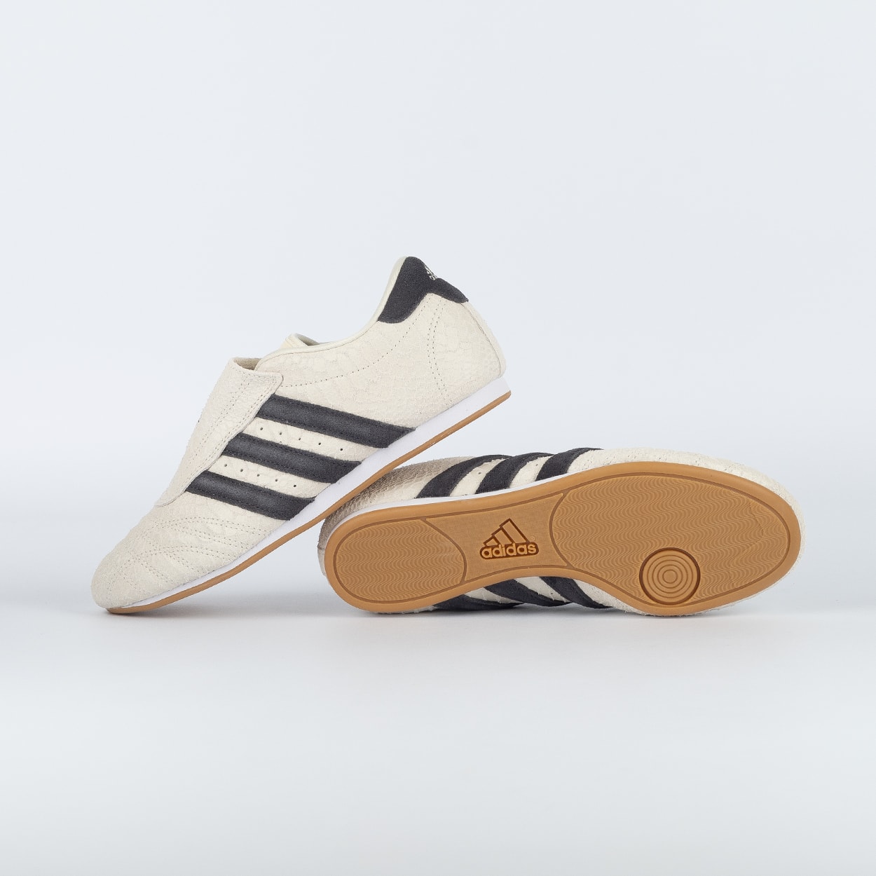 Tênis adidas Taekwondo Cream White Utility Black Gum IH4447