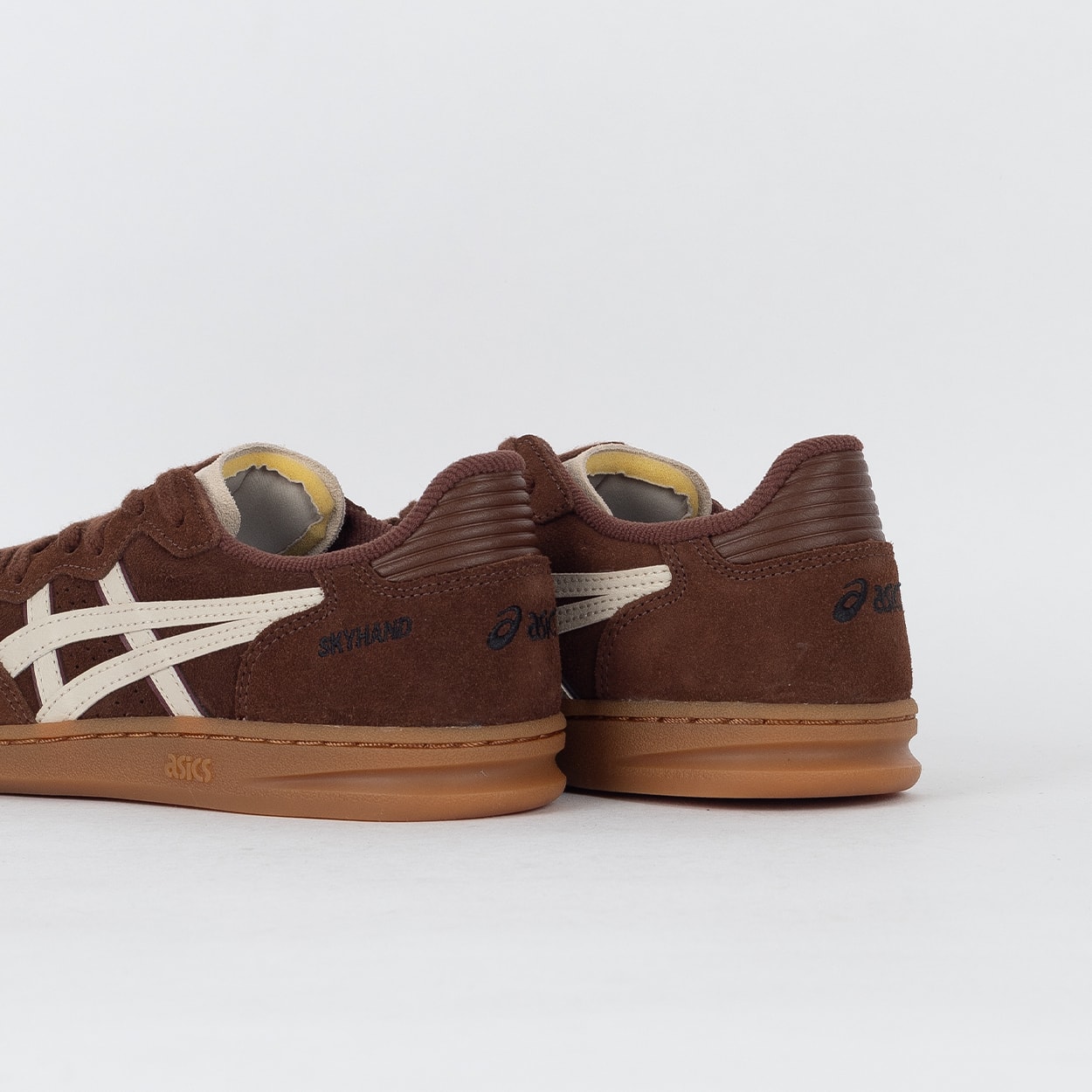 Tênis Asics Skyhand OG Reddish Brown Oatmeal 1203A452.200