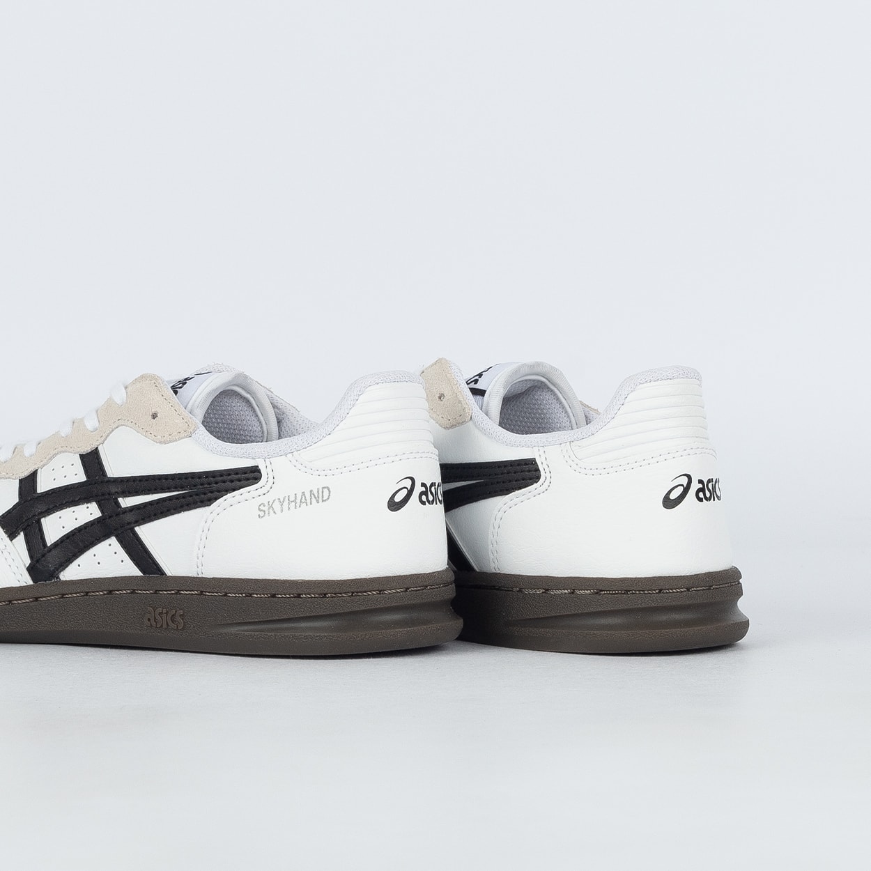 Tênis Asics Skyhand OG White Black 1203A451.101
