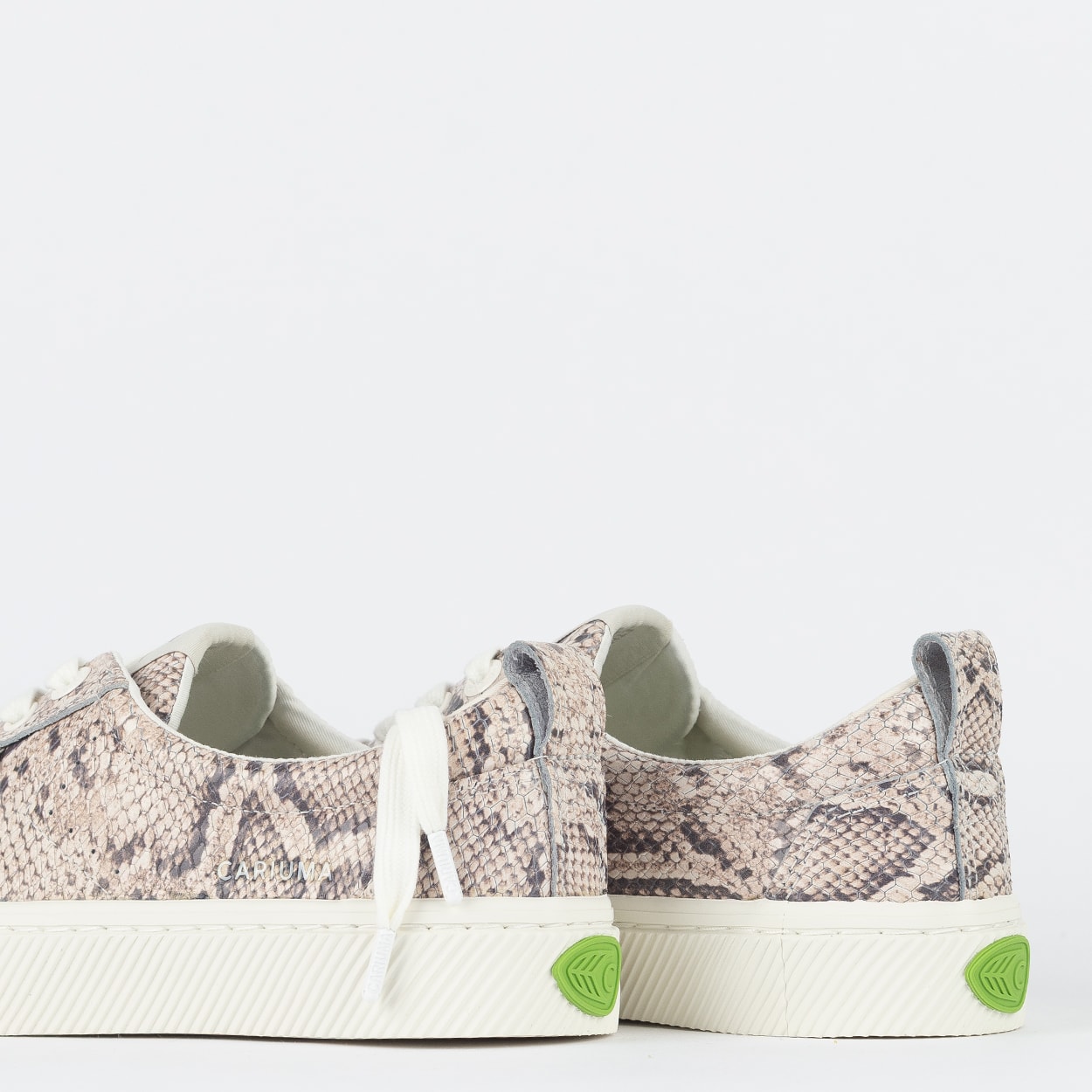 Tênis Cariuma Oca Low Leather Snake Skin Print 100101P23