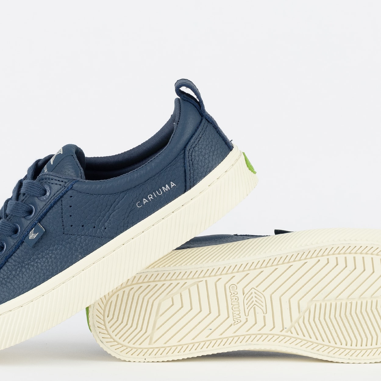 Tênis Cariuma Oca Low Premium Leather Dark Denim 100104U50