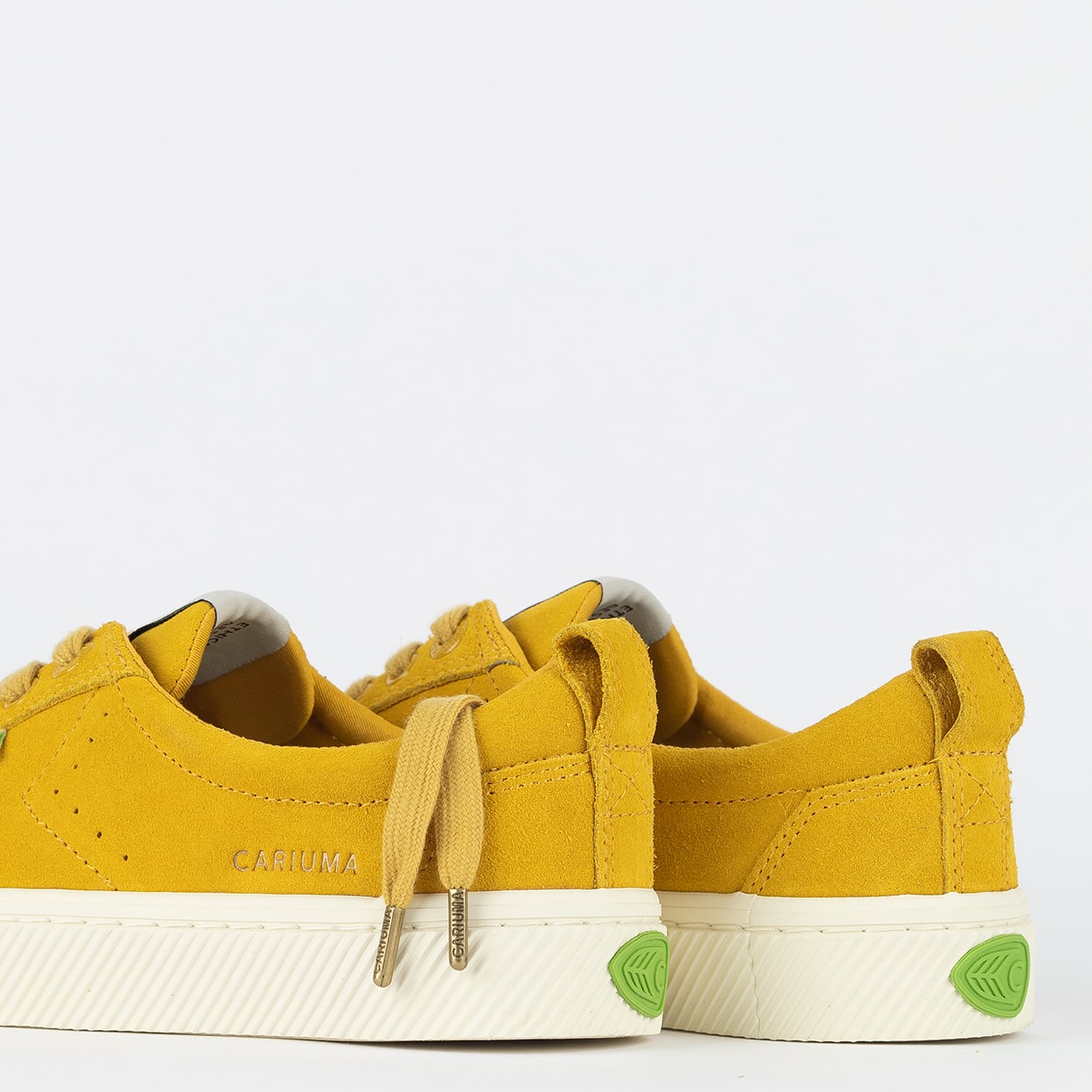 Tênis Cariuma Oca Low Suede Lemon Curry 100102Y07
