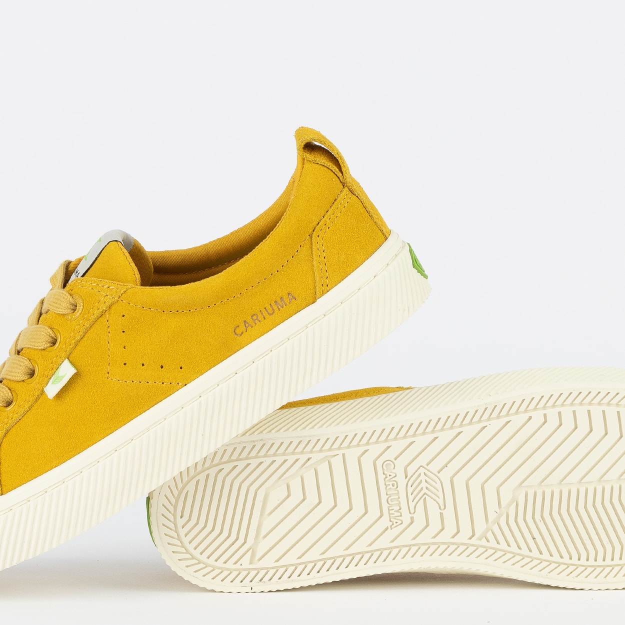 Tênis Cariuma Oca Low Suede Lemon Curry 100102Y07