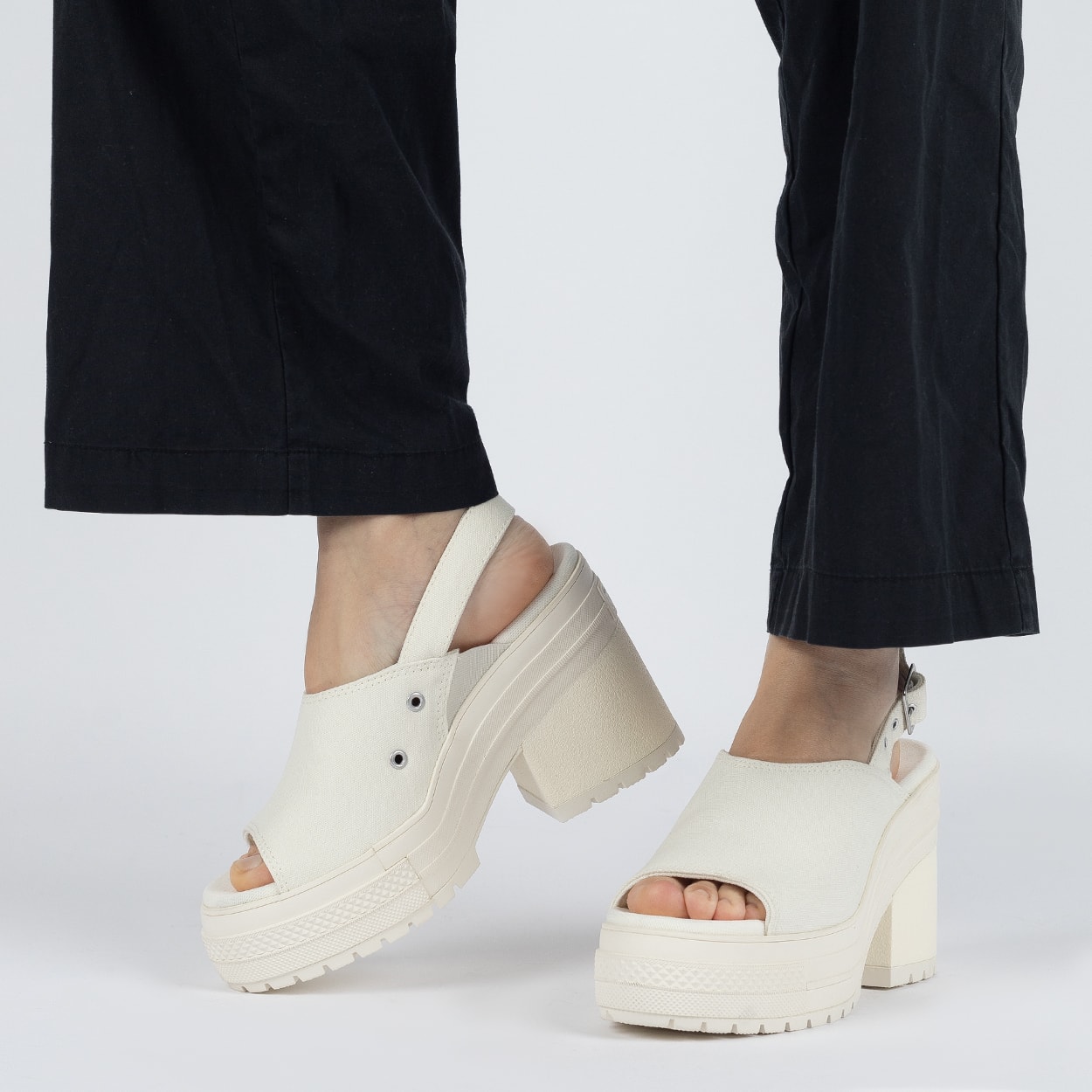 Tênis Converse Chuck 70 De Luxe Heel Mule Egret A13796C