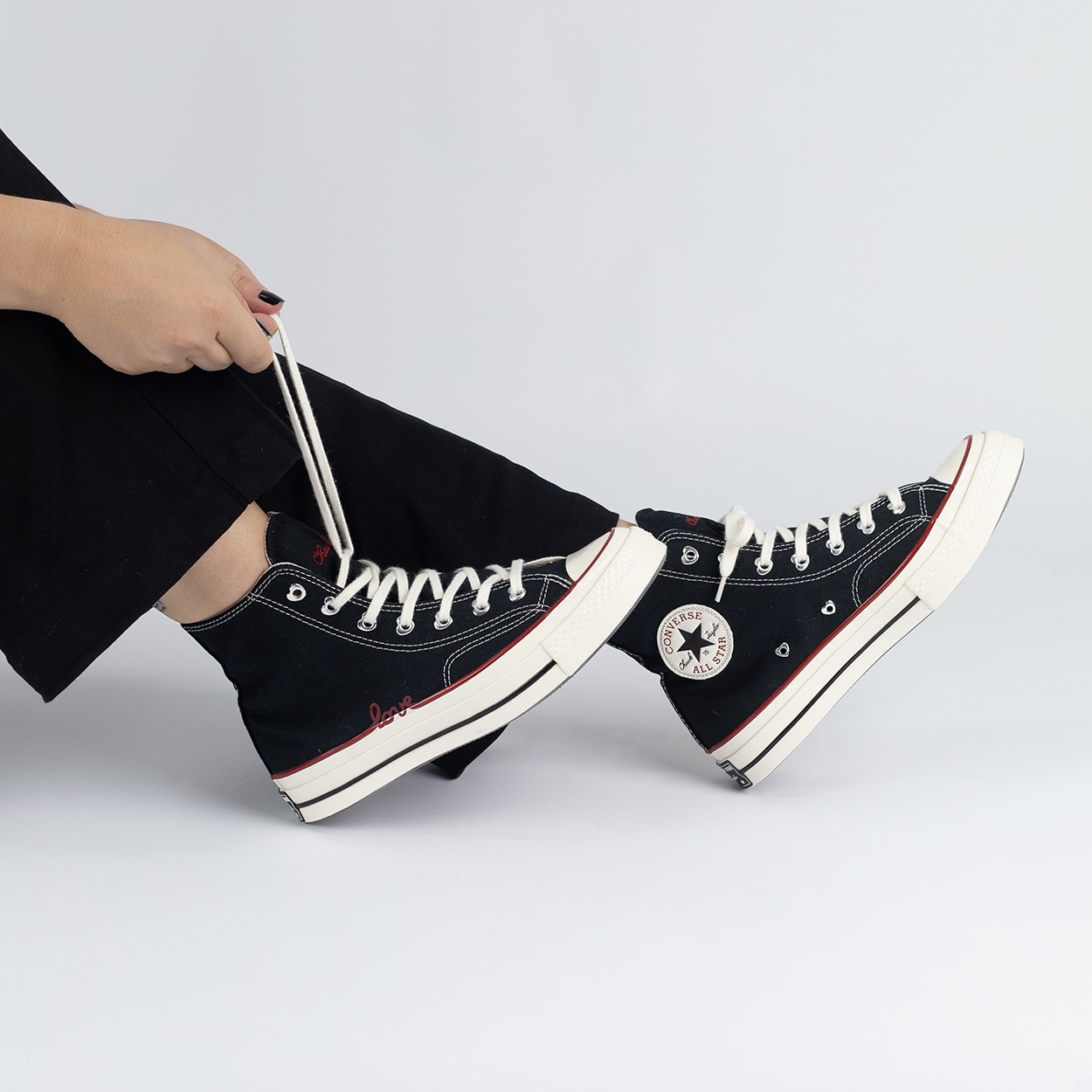 Tênis Converse Chuck 70 De Luxe Pointed Hi Egret Black A13017C