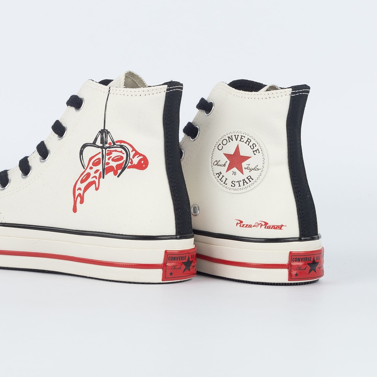 Tênis Converse Chuck 70 Hi Disney Pizza Planet Amendoa Preto