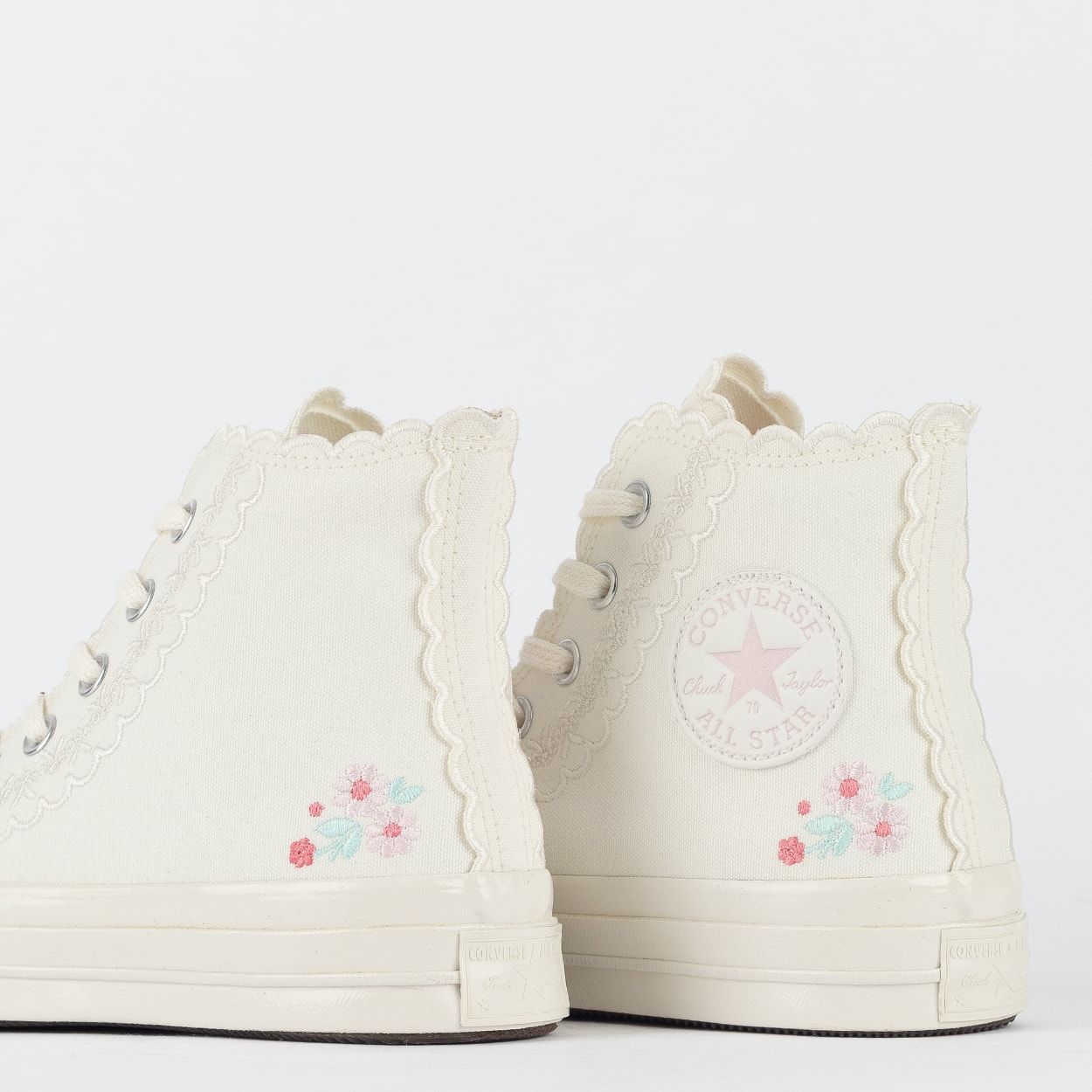Tênis Converse Chuck 70 Hi Embroidery Graphic Amendoa Branco Velho