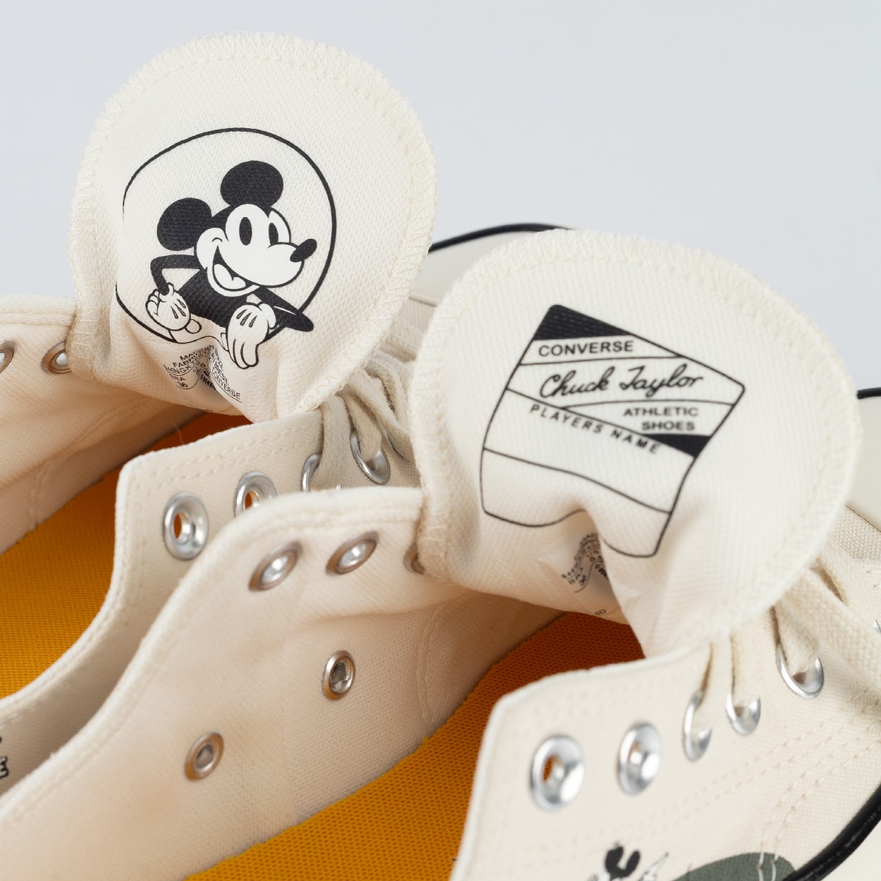 Tênis Converse Chuck 70 Ox Disney Mickey Vintage Bege Claro Preto