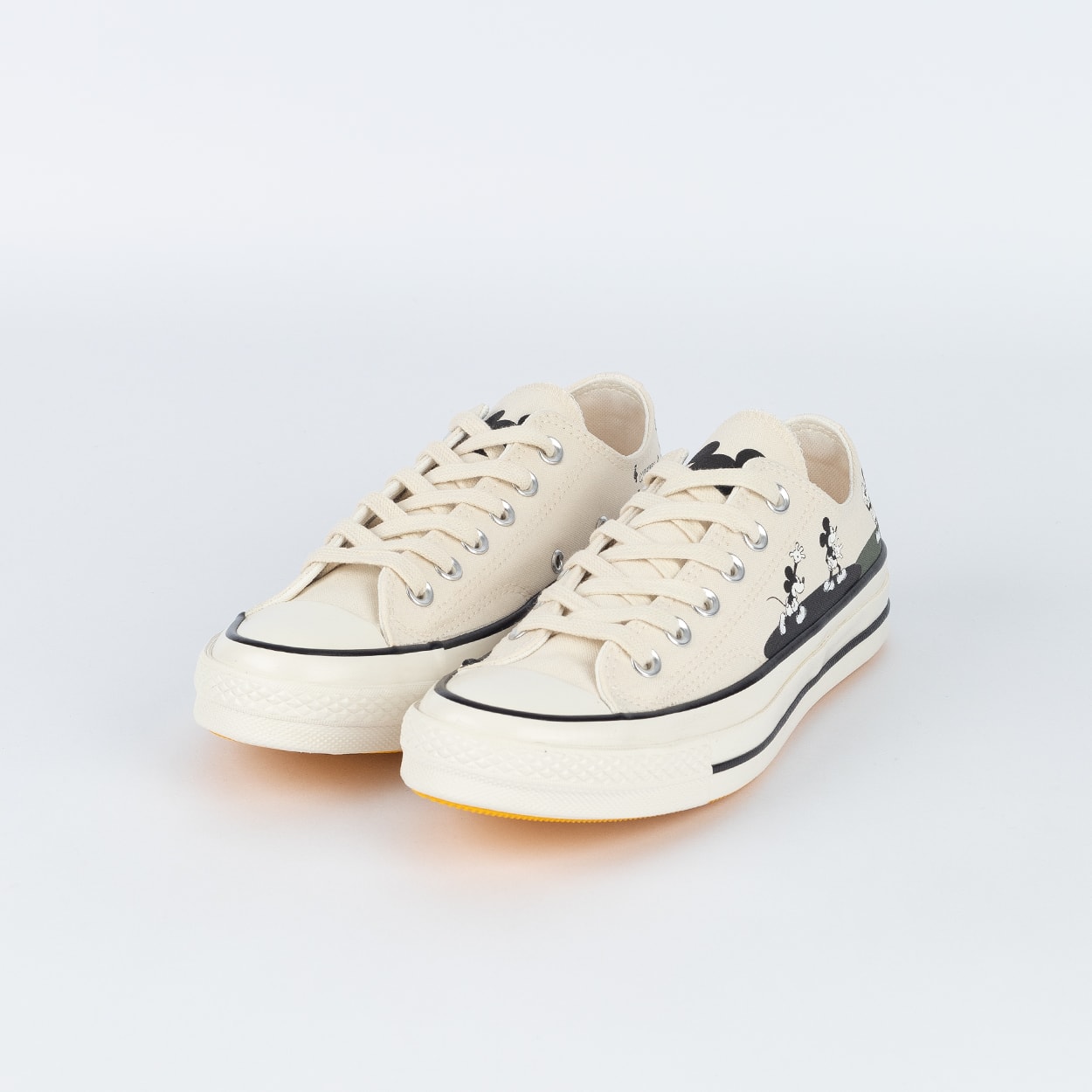 Tênis Converse Chuck 70 Ox Disney Mickey Vintage Bege Claro Preto