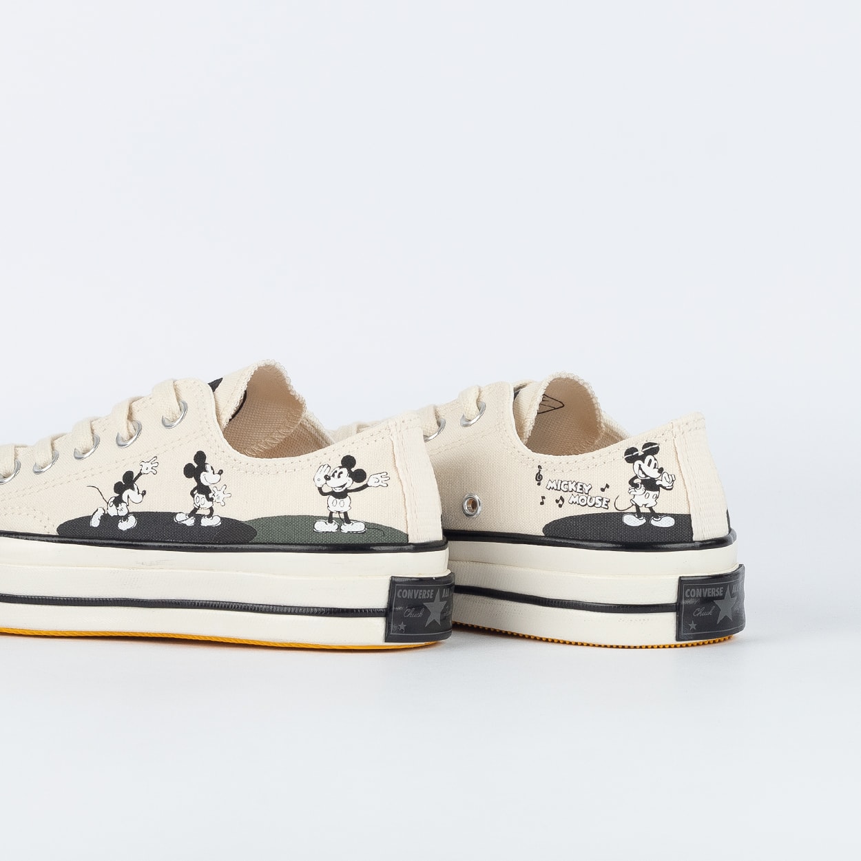 Tênis Converse Chuck 70 Ox Disney Mickey Vintage Bege Claro Preto