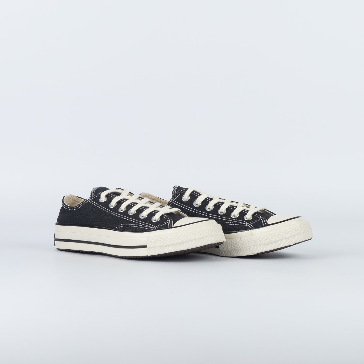 converse preto e branco