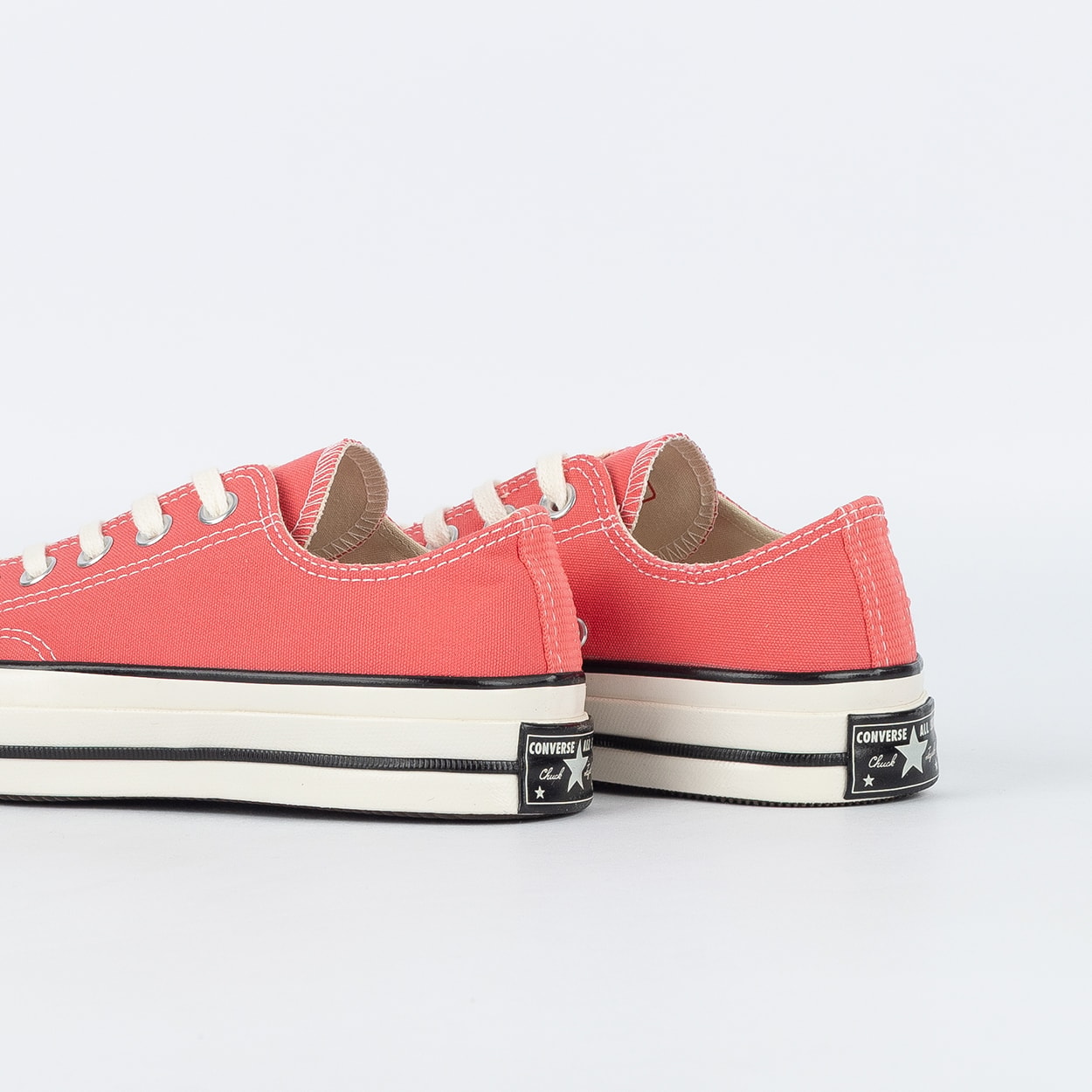Tênis Converse Chuck 70 Ox Seasonal Cereja Clara Amendoa CT14560034