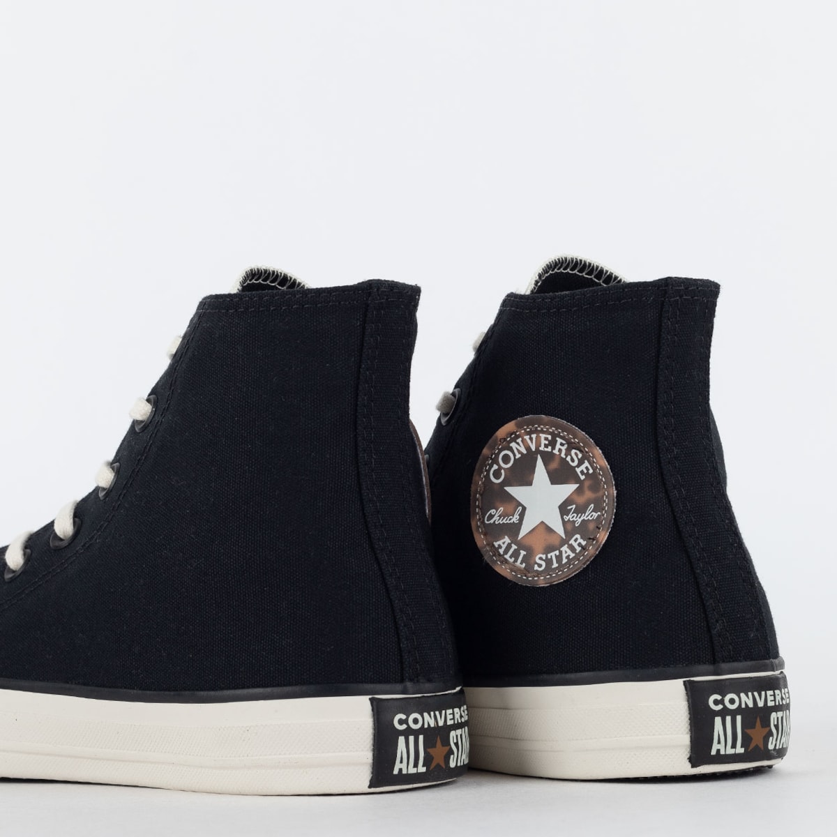 Tênis Converse All Star Chuck Taylor Pro - Preto/ Amêndoa