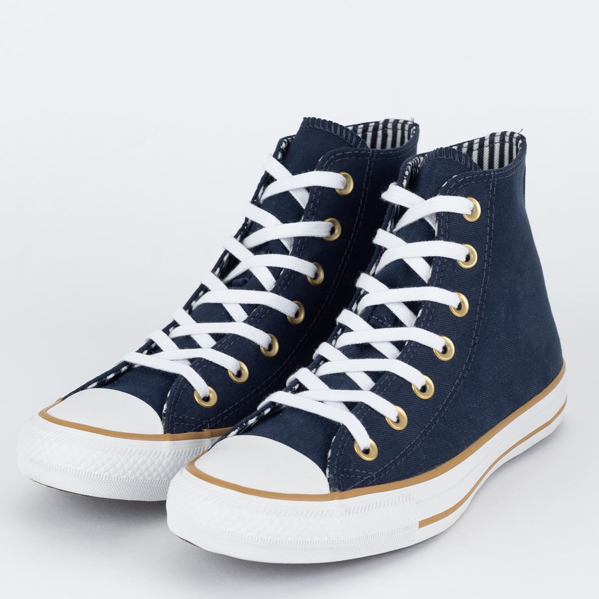 converse play a pois
