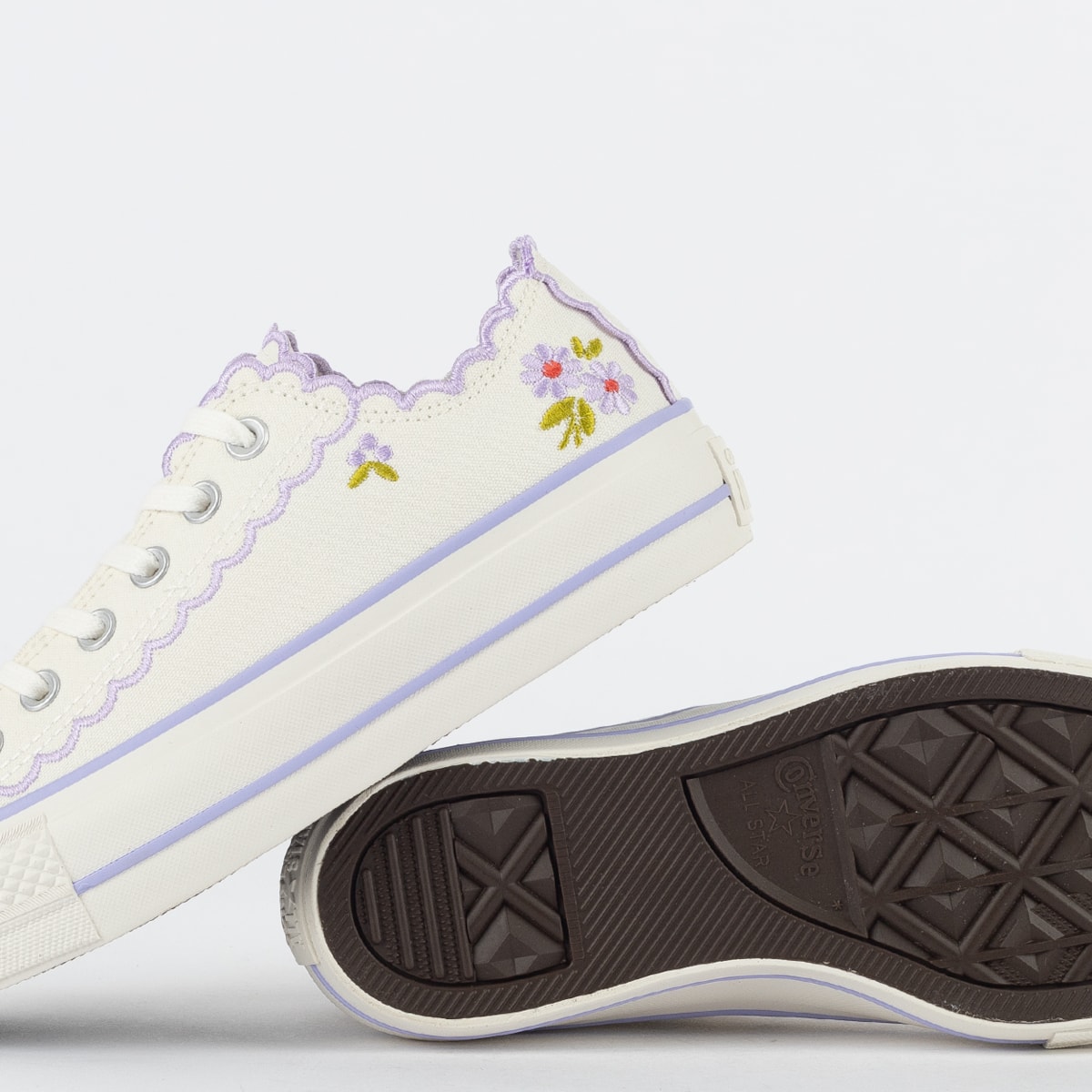 Tênis Converse Chuck Taylor All Star Lift Ox Embroidery Graphic Branco Velho CT30440001