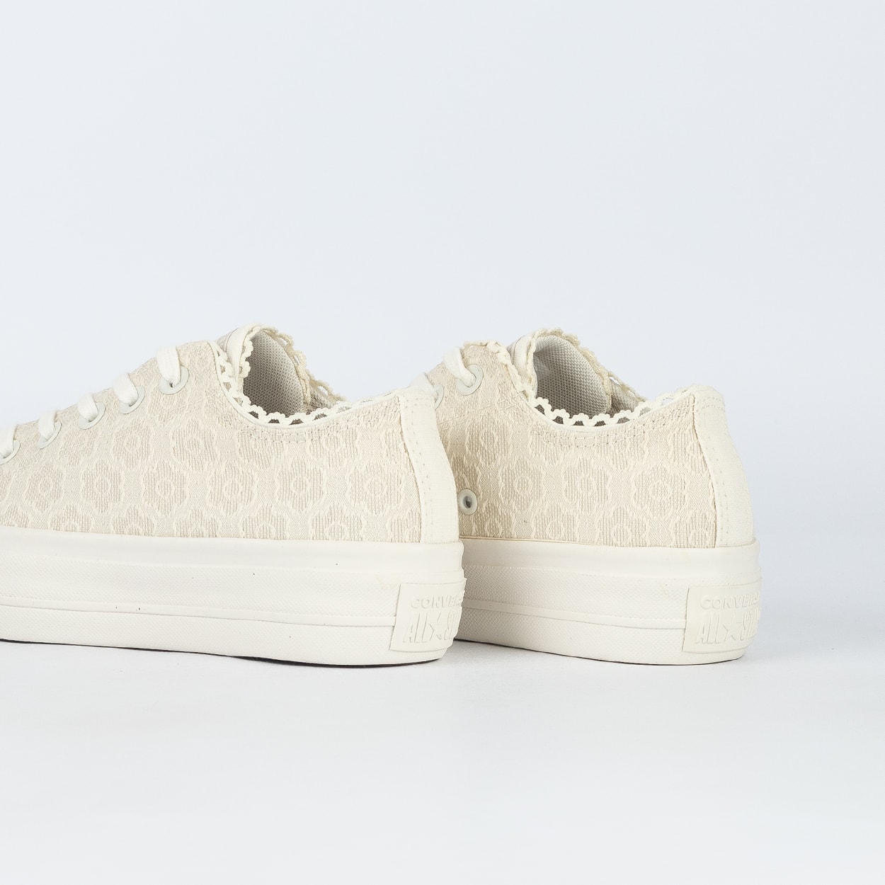 Tênis Converse Chuck Taylor All Star Lift Ox Floral Crochet