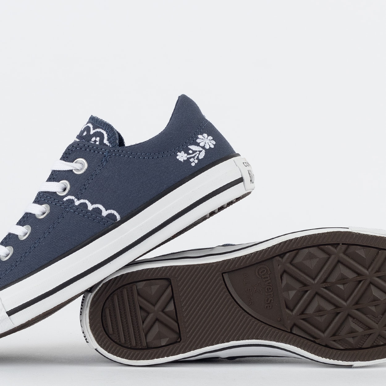 Tênis Converse Chuck Taylor All Star Madison Ox Embroidery Graphic