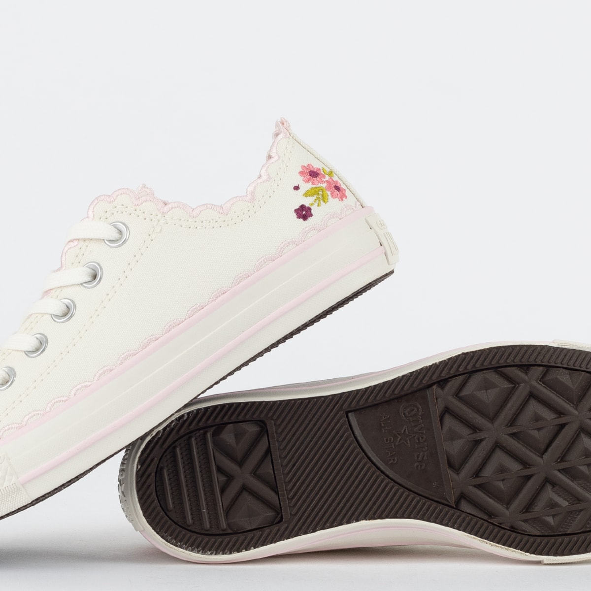 Tênis Converse Chuck Taylor All Star Ox Embroidery Graphic Amendoa Frutas Silvestres CT30460001