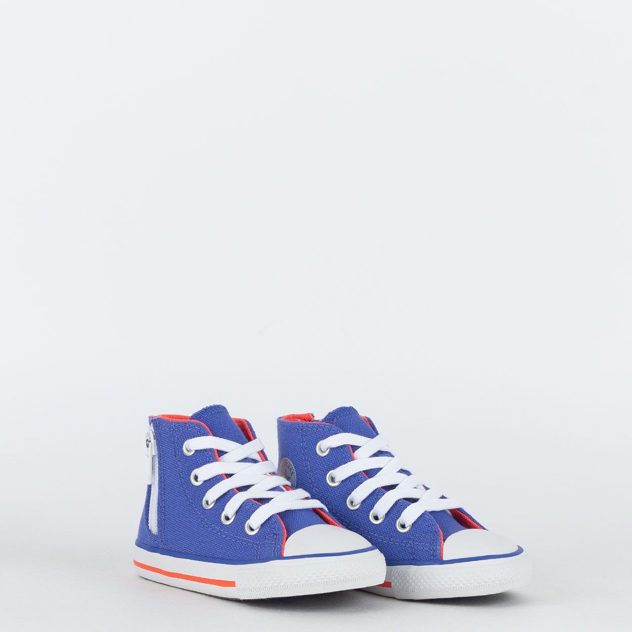 Kids sales chuck taylors